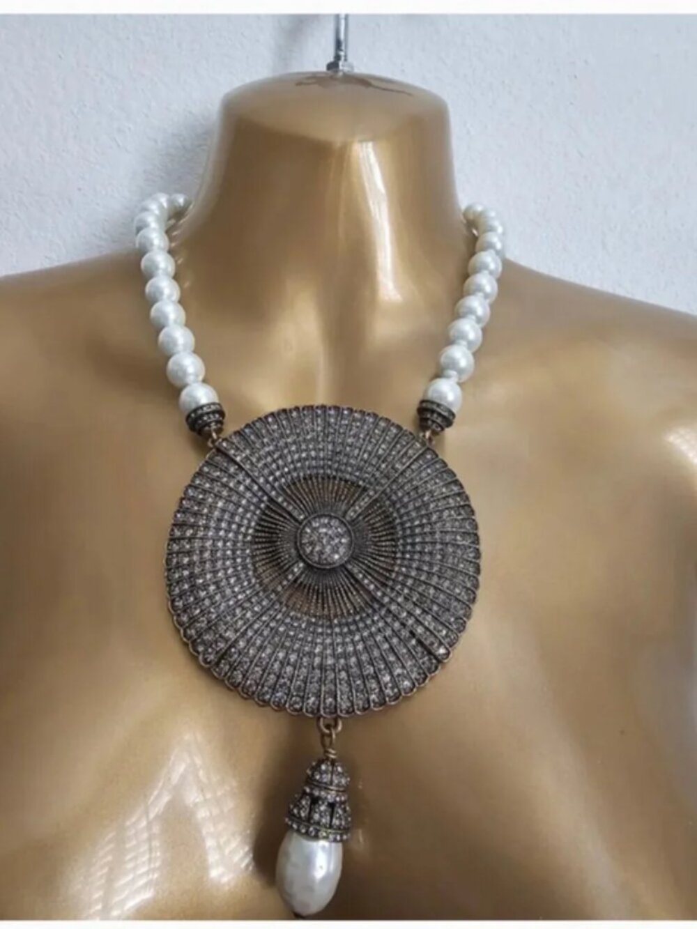 Necklace W/ Big Embellished Circle With Pearls